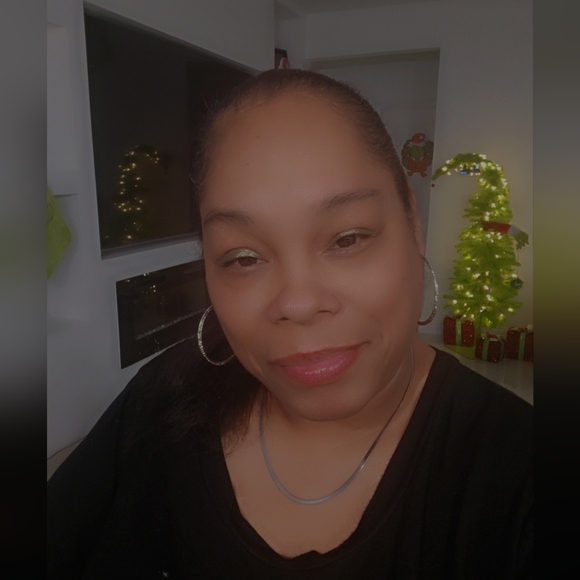 🔥Meet your Posher, Mrs. Doniniques🔥 - Picture 8 of 17